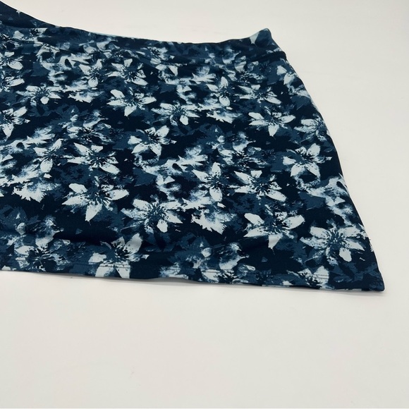 Tranquility by Colorado Clothing Floral Skort Blue size Large Built-In Shorts - Picture 3 of 8